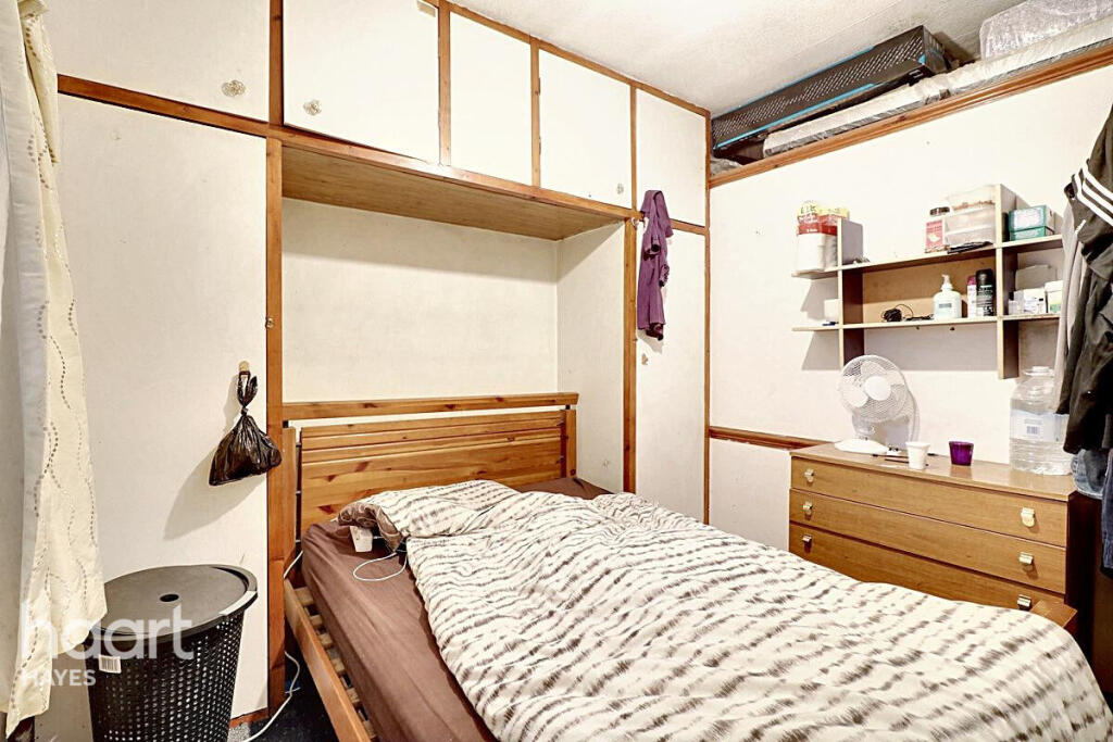 3 bedrooms Commercial property in Hayes, United Kingdom No. 5085