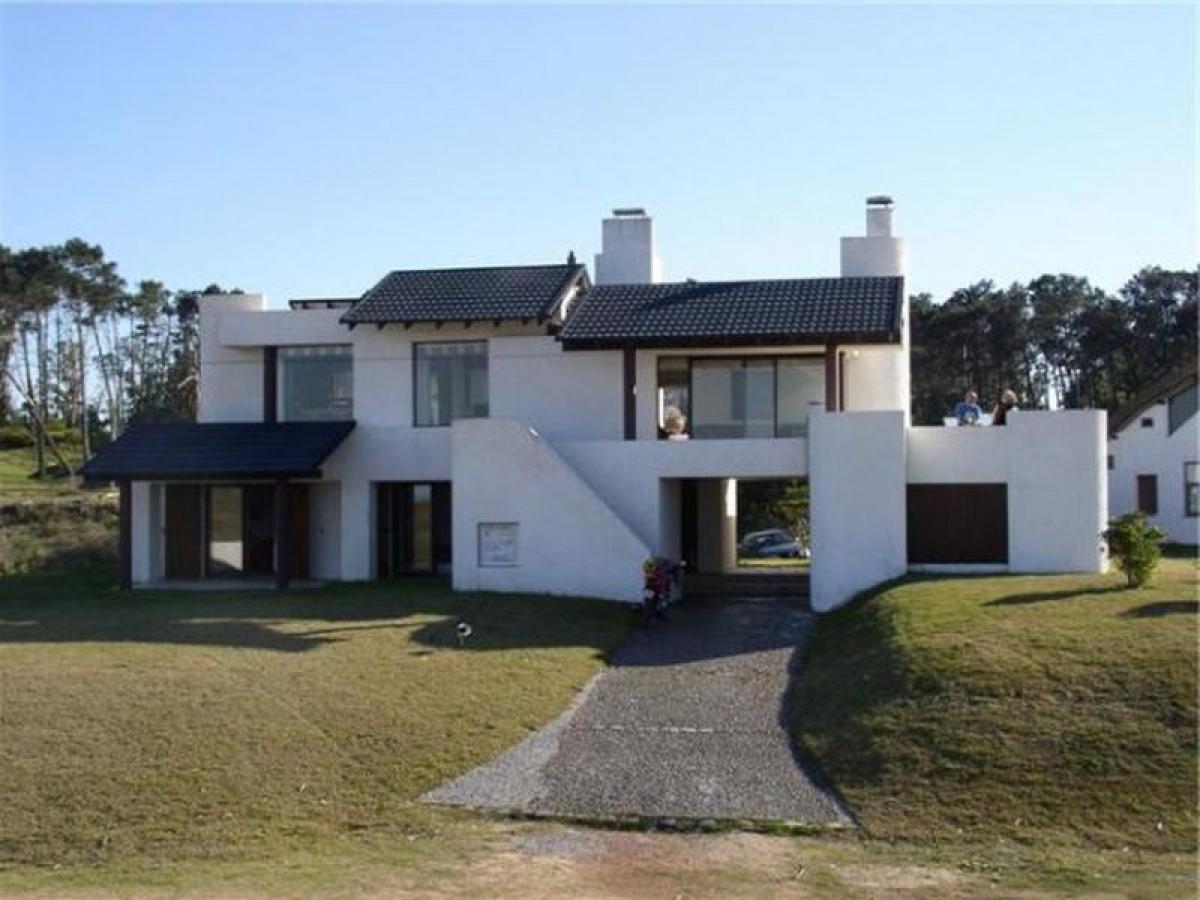 3 bedrooms House in Maldonado, Uruguay No. 3684