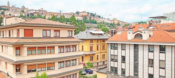 Apartamento de 3 divisões em Bergamo, Italy N.º 36849 2