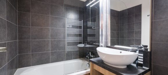 2-salle Appartement à Les Allues, France No. 1307 2