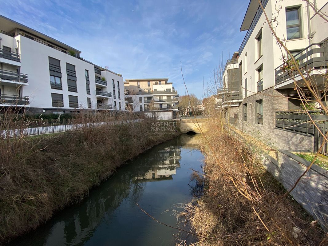3 Schlafzimmer Wohnung in Pontoise, France, Nr. 188080