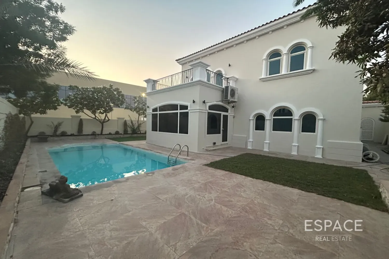 3 bedrooms Villa in Dubai, UAE No. 111356