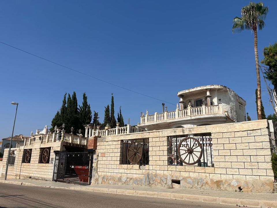 3 bedrooms Villa in Torrevieja, Spain No. 208870