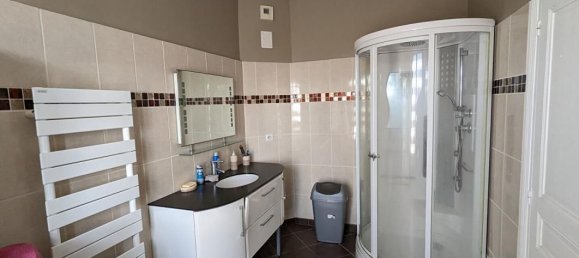 Casa de 5 dormitorios en La Loupe, France No. 71240 11