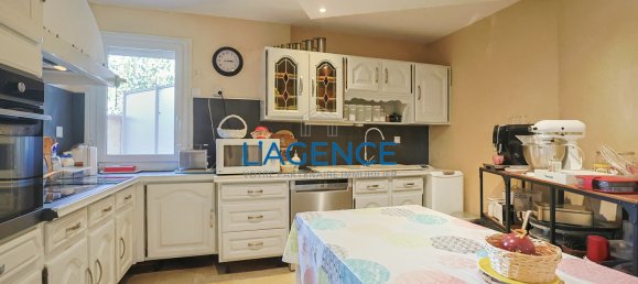 4 bedrooms Villa in Hyeres, France No. 329470 4