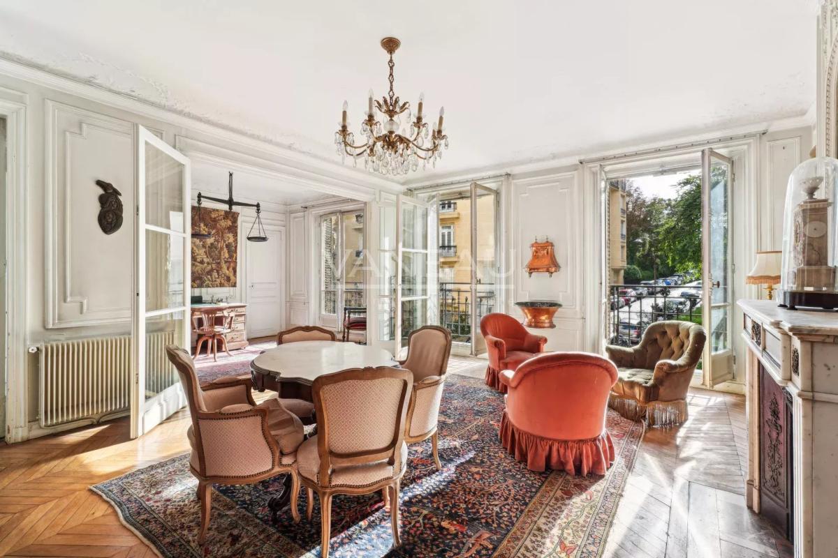 3 bedrooms Apartment in Paris, France No. 170524