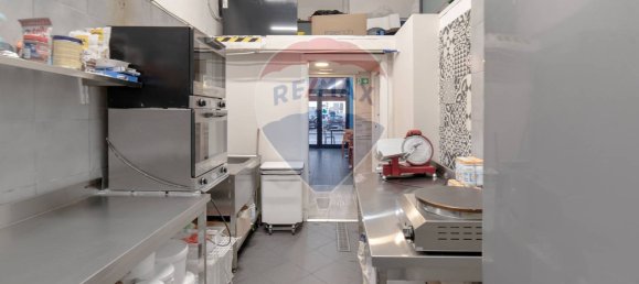 2-salle Propriété commerciale à Milan, Italy No. 243111 32