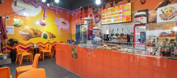 2-salle Propriété commerciale à Milan, Italy No. 243111 3