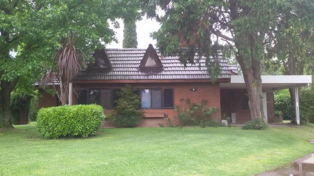 3 bedrooms Farm in Escobar, Argentina No. 45421