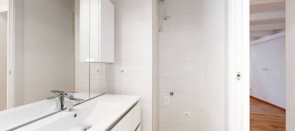 1 bedroom Apartment in Milan, Italy No. 288128 24