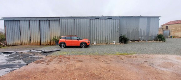 Замки и поместья с 3 спальнями в Пуйе, Франция № 194269 32