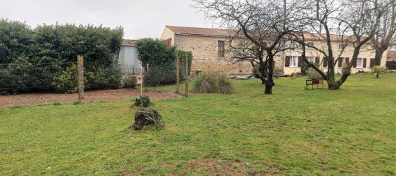 Замки и поместья с 3 спальнями в Пуйе, Франция № 194269 29