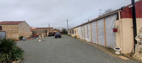 Замки и поместья с 3 спальнями в Пуйе, Франция № 194269 36