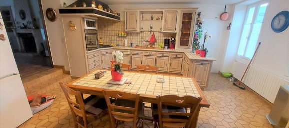 Замки и поместья с 3 спальнями в Пуйе, Франция № 194269 18