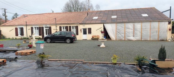 Замки и поместья с 3 спальнями в Пуйе, Франция № 194269 31