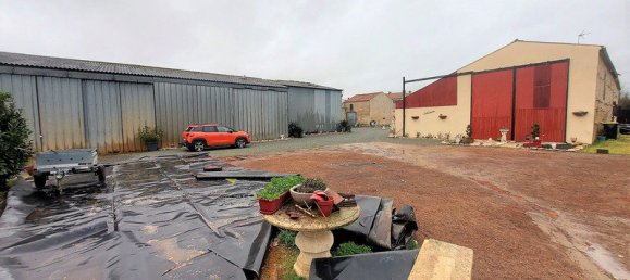 Замки и поместья с 3 спальнями в Пуйе, Франция № 194269 35