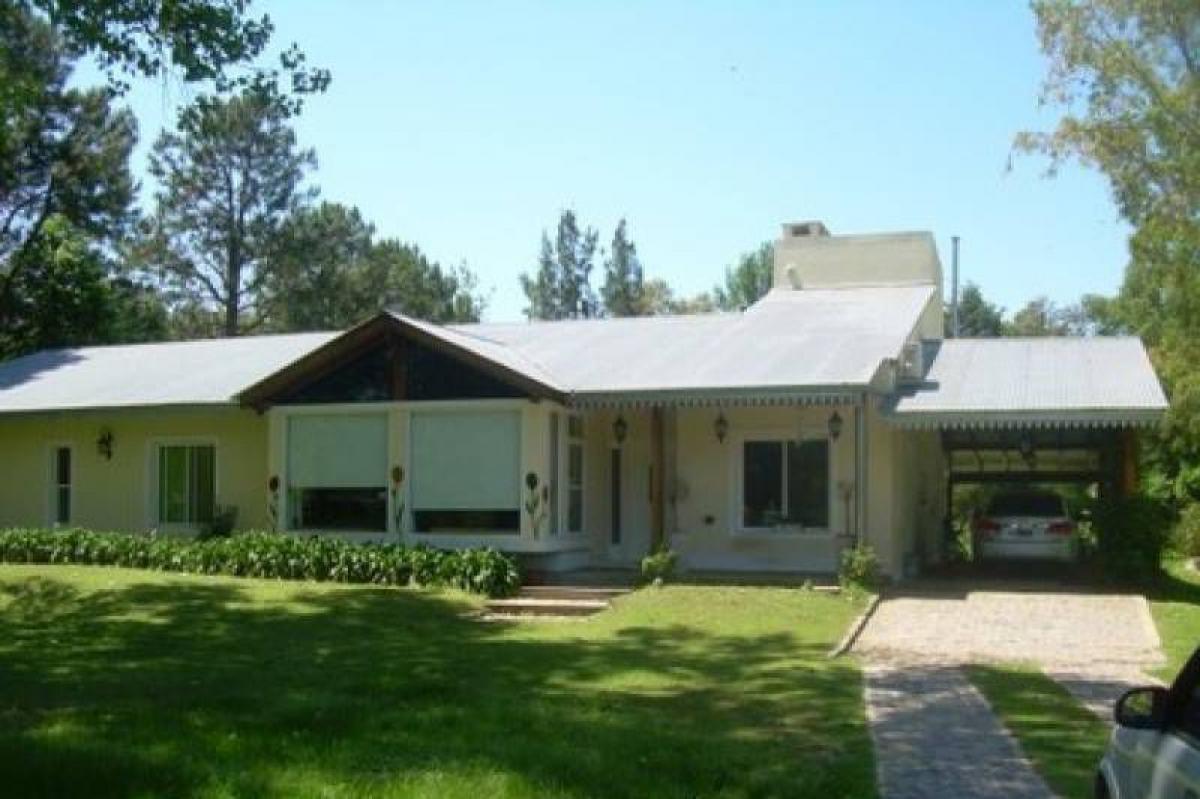 4 bedrooms House in Marcos Paz, Argentina No. 51057