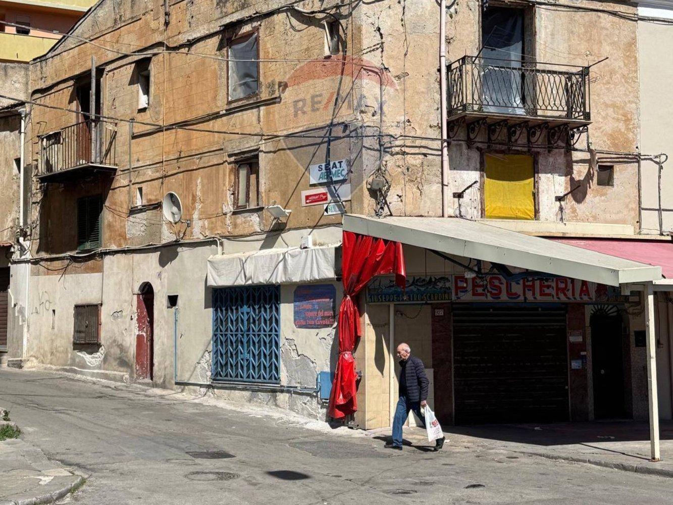 Casa de 4 dormitorios en Palermo, Italy No. 88948