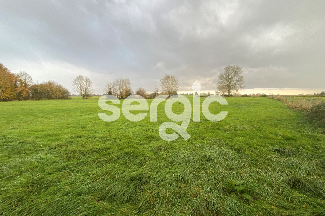  Land in Folleville, France No. 114024