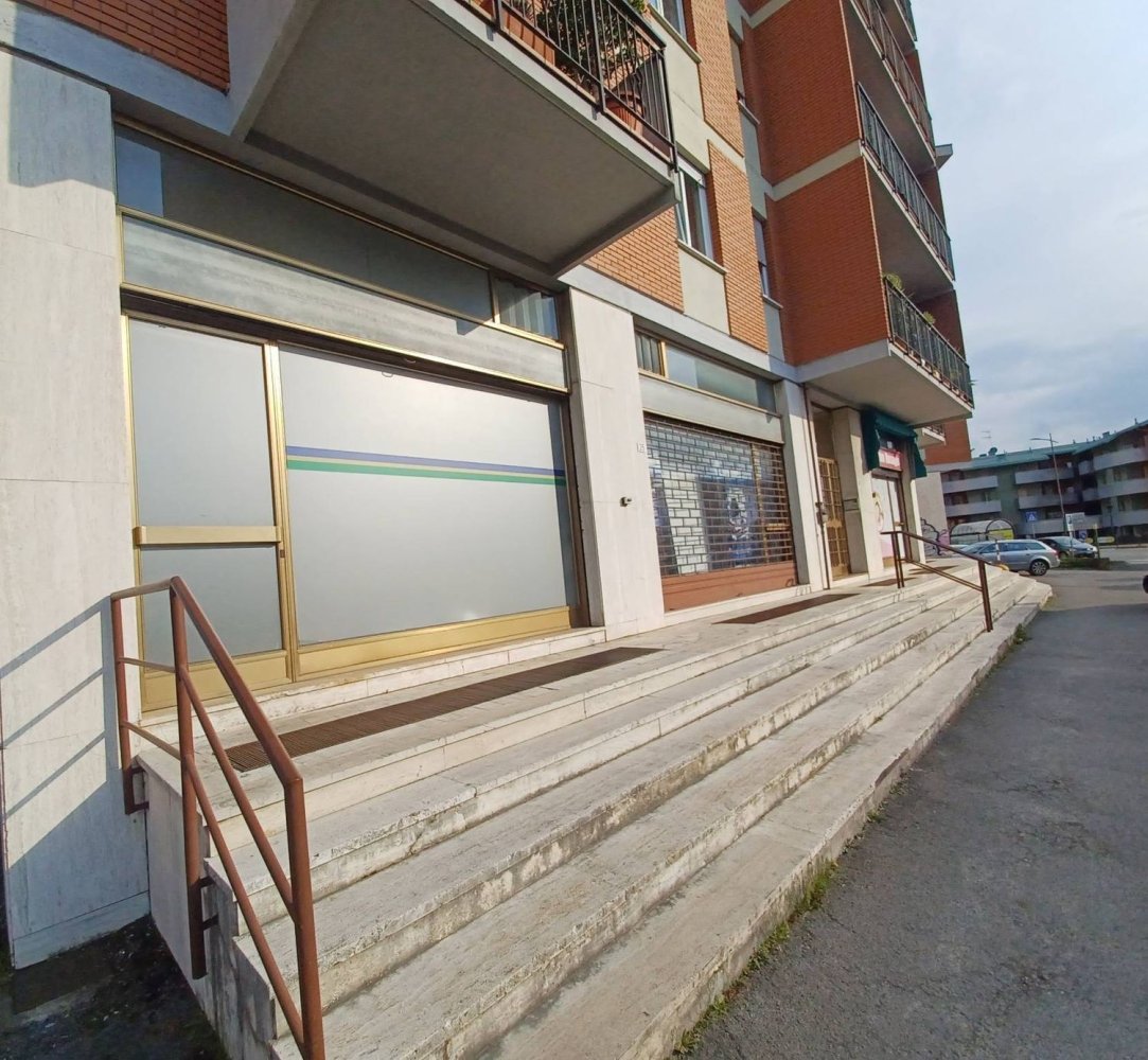 107m² Commercial property in Almè, Italy No. 393093