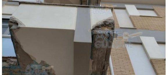 3 rooms Apartment in Latina, Italy No. 101040 10