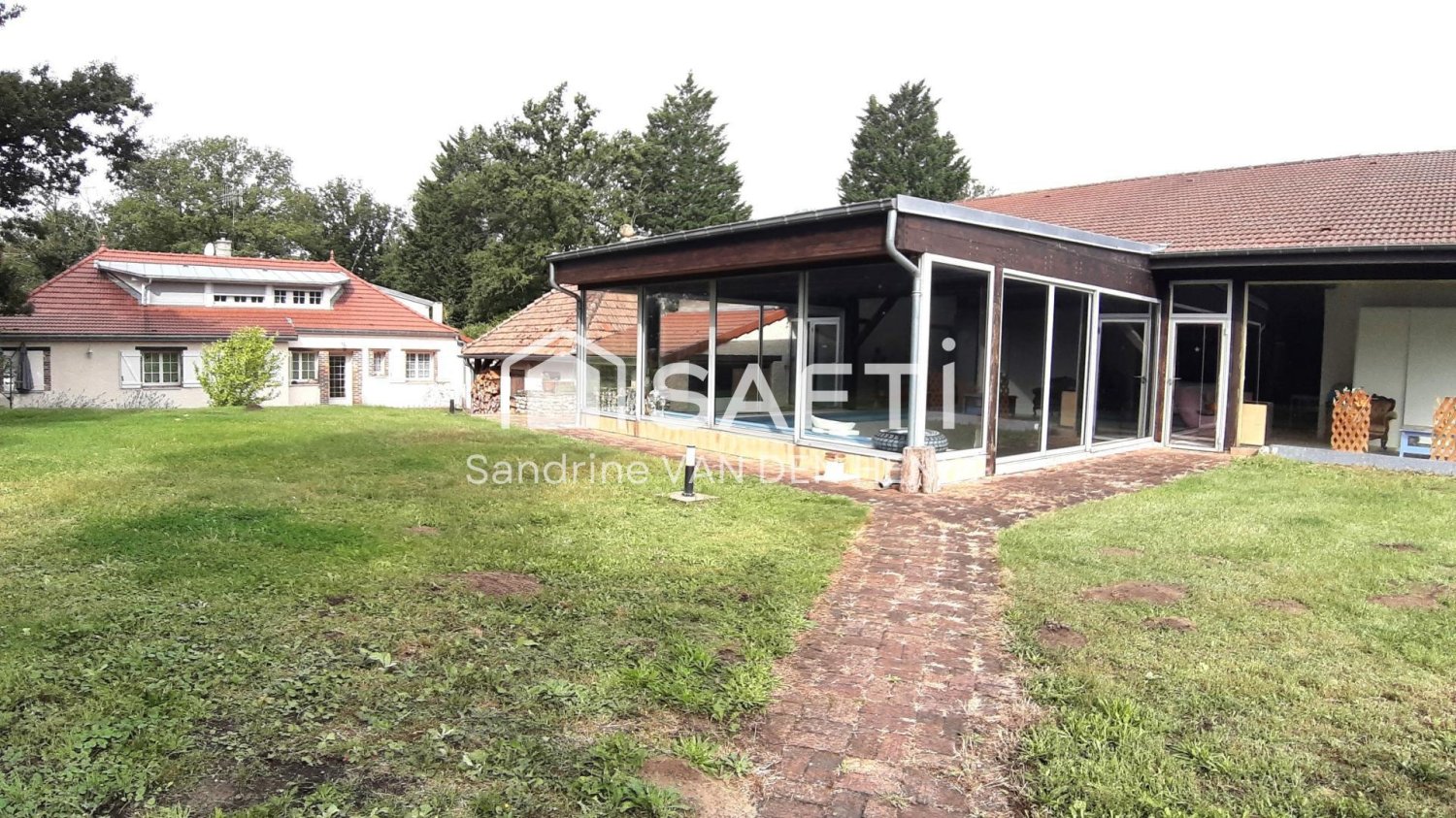 10 bedrooms House in Fismes, France No. 246081