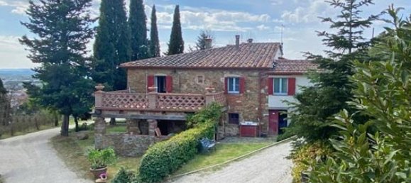 4 bedrooms House in Castiglion Fiorentino, Italy No. 310 2