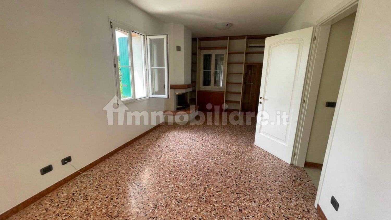 Villa de 2 dormitorios en Venice, Italy No. 178891