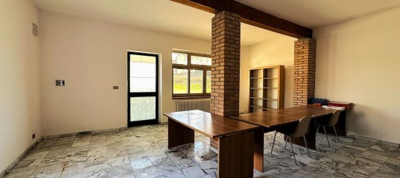 8 rooms Villa in Udine, Italy No. 15809 2