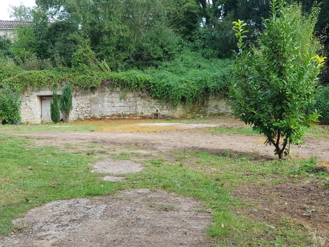  Land in Trucy, France No. 94682