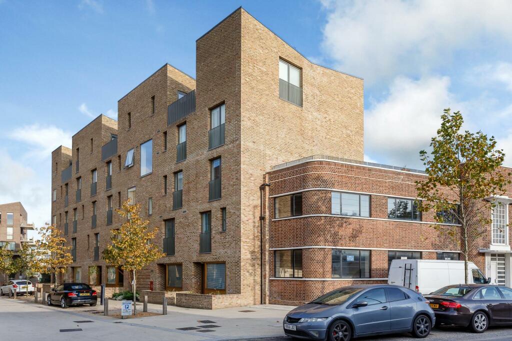 Офис с 2 спальнями в Брентфорд, Великобритания № 12344