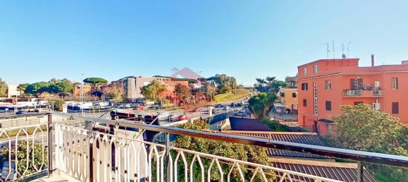 3 rooms Apartment in Rome, Italy No. 36061 2