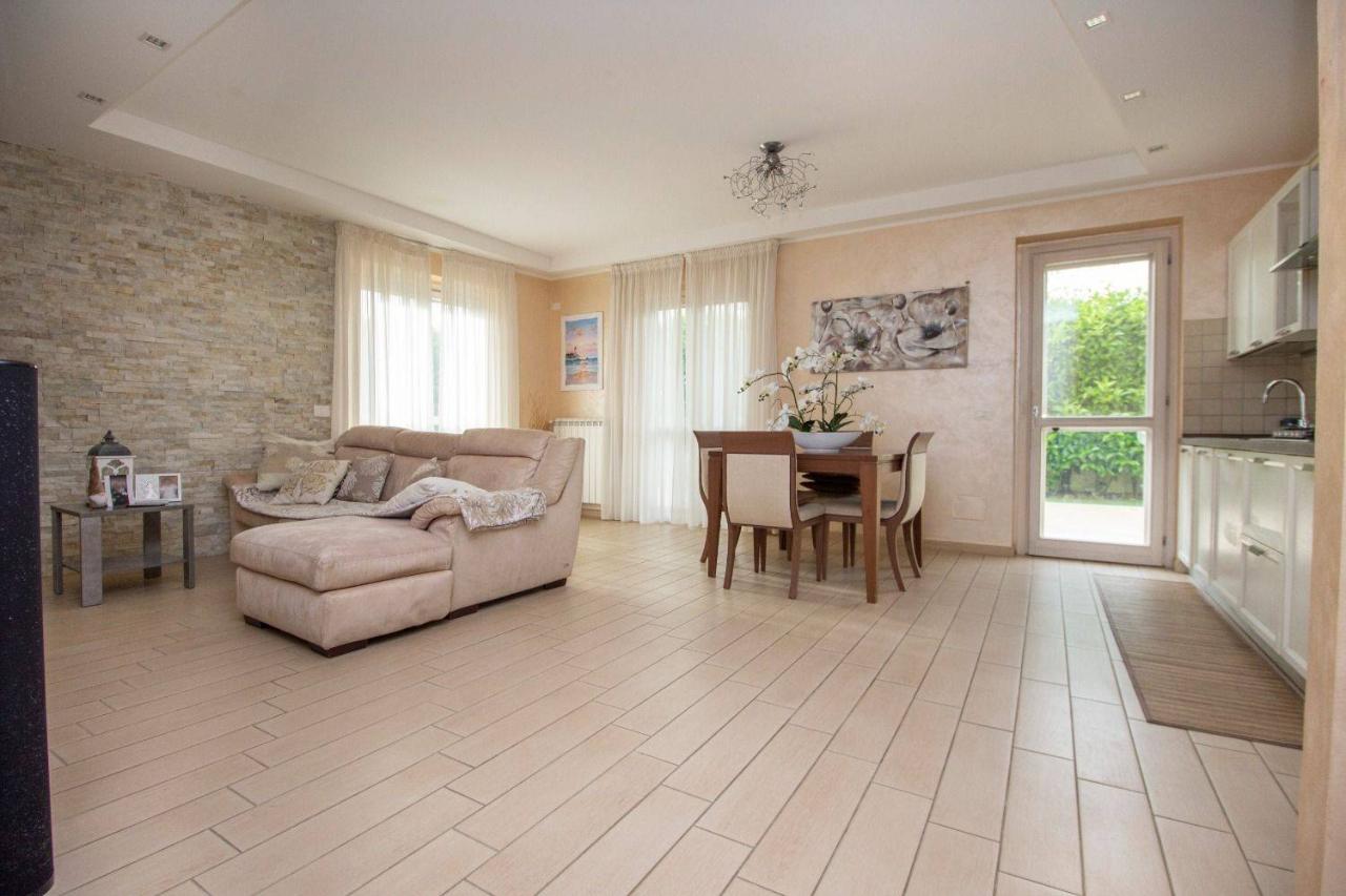 4 rooms Villa in Sabaudia, Italy No. 24427