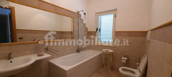 Edificio de 5 habitaciónes en Alba Adriatica, Italy No. 174147 3