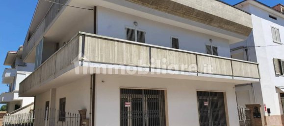 Edificio de 5 habitaciónes en Alba Adriatica, Italy No. 174147 17