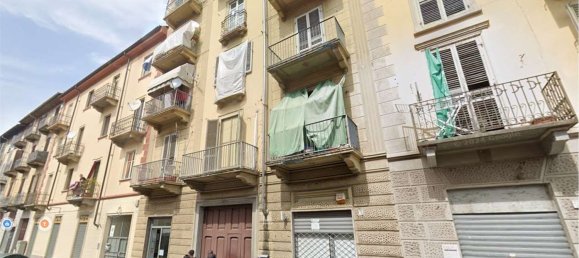 2-salle Appartement à Turin, Italy No. 10188 5