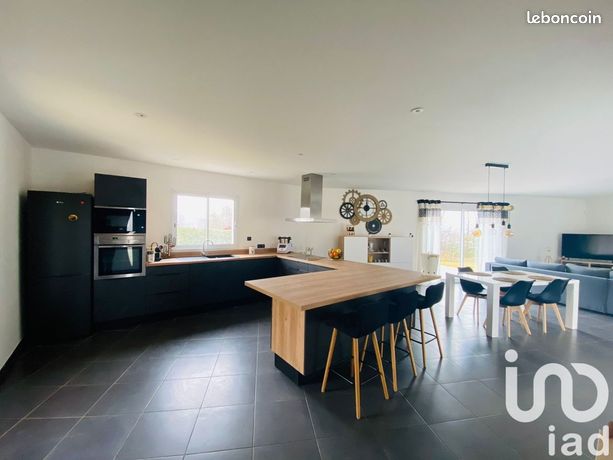 Casa de 4 dormitorios en Hautes-Alpes, France No. 304915