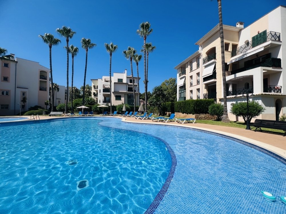 Apartamento de 3 dormitorios en Santa Ponsa, Spain No. 288037