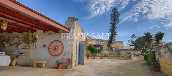 4 bedrooms Farm in Zurrieq, Malta No. 2233 2