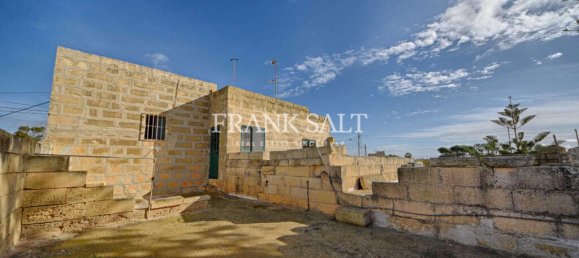 4 bedrooms Farm in Zurrieq, Malta No. 2233 8