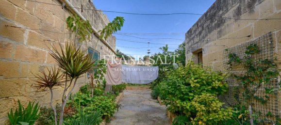 4 bedrooms Farm in Zurrieq, Malta No. 2233 3