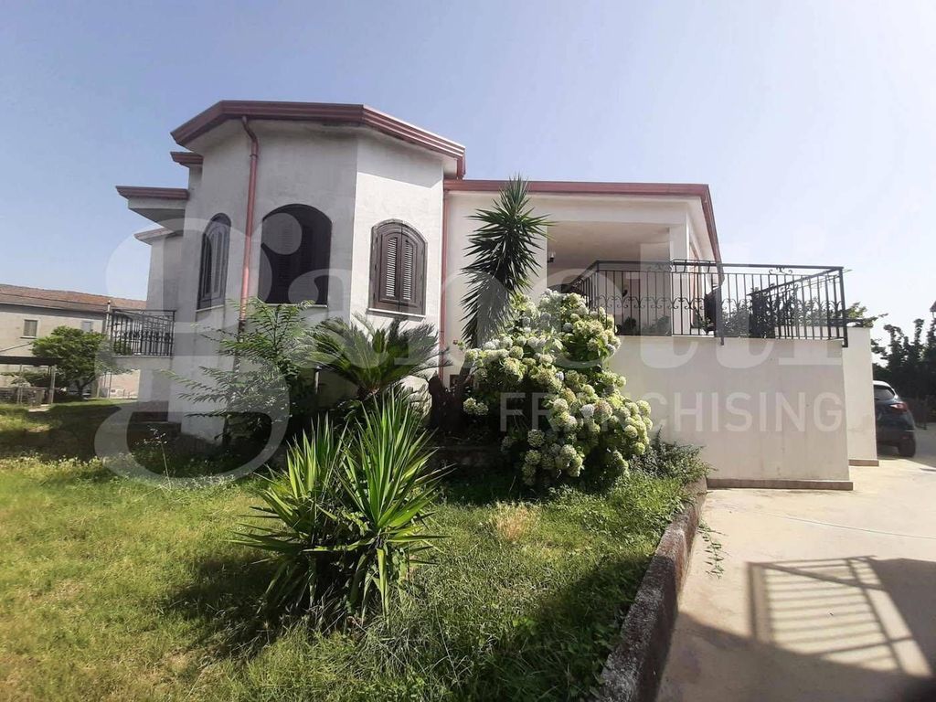 6 bedrooms Villa in Vairano Patenora, Italy No. 313941