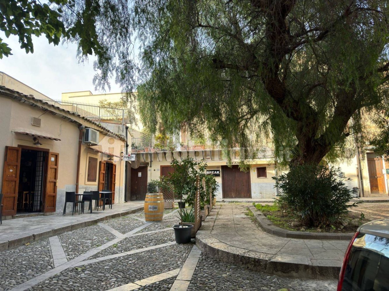 4-Zimmer Gewerbliche Immobilie in Palermo, Italy, Nr. 63137