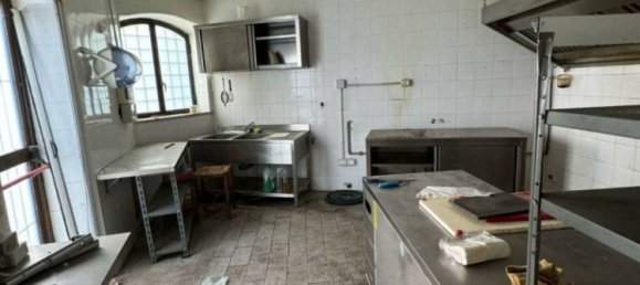 4-Zimmer Gewerbliche Immobilie in Palermo, Italy, Nr. 63137 8