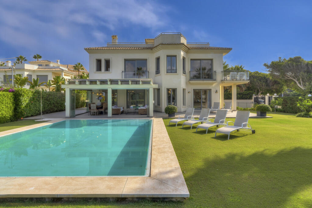 Villa de 5 dormitorios en Marbella, Spain No. 62673