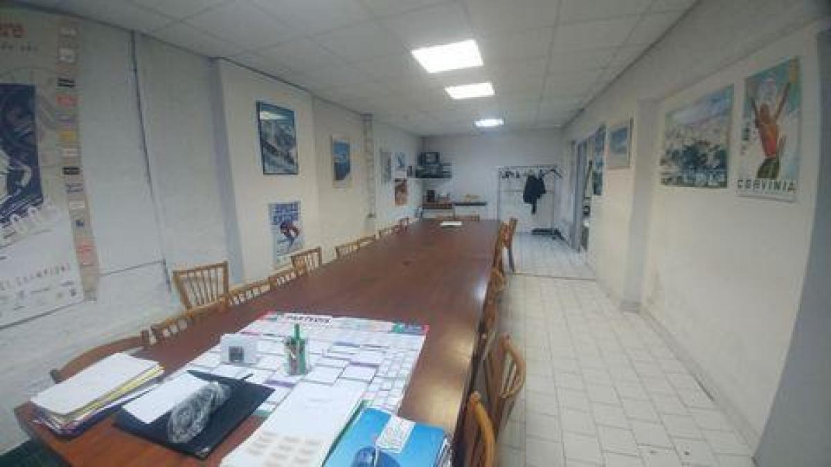 150m² Office in Lourdes, France No. 20371