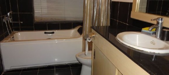 Apartamento de 2 dormitorios en Ba Dinh, Vietnam No. 6579 2