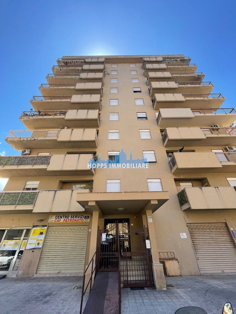 Квартира с 4 комнатами в Палермо, Италия № 285150