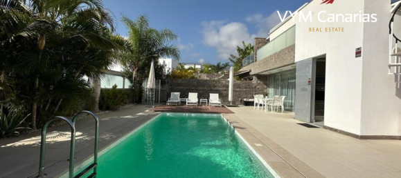 5 bedrooms Villa in Adeje, Spain No. 10130 5