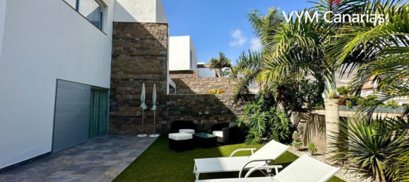 5 bedrooms Villa in Adeje, Spain No. 10130 8